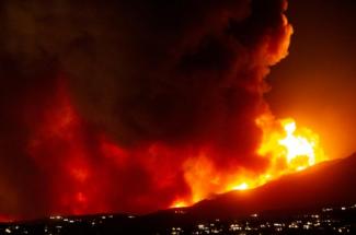 Cave Fire image along mountain range