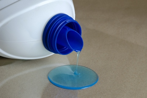 With this method, your empty detergent bottle can be turned into more detergent